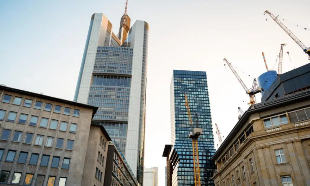 سياسات الحكومة الروسية في تطوير البنية التحتية والإسكان