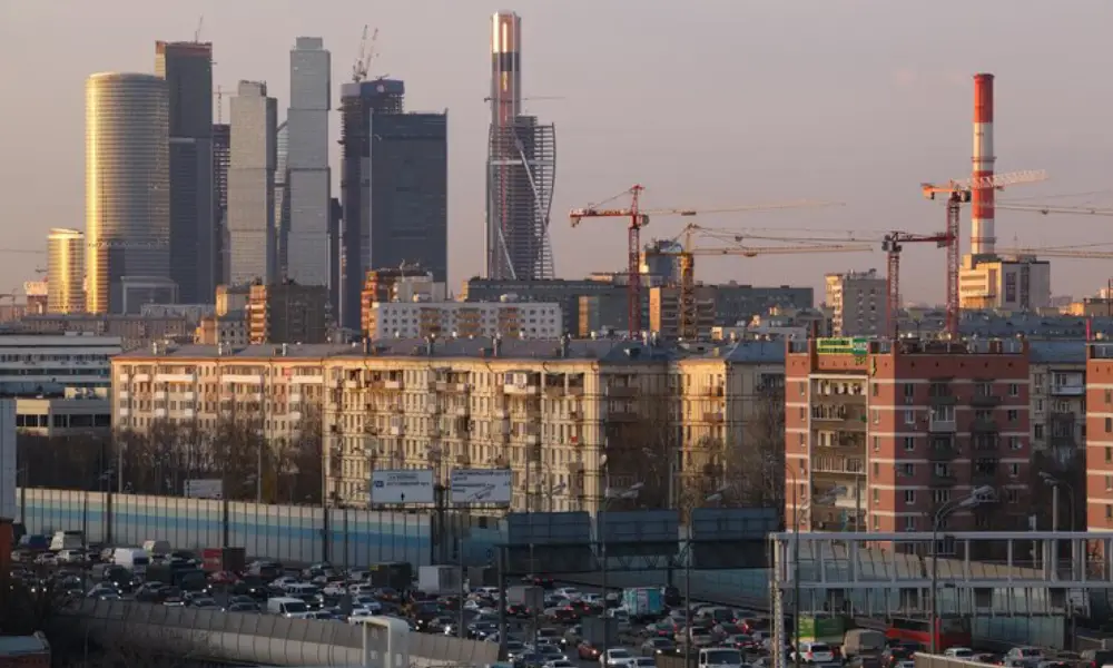 تأثير التغيرات المناخية والطاقة المتجددة على تصميم وبناء المباني