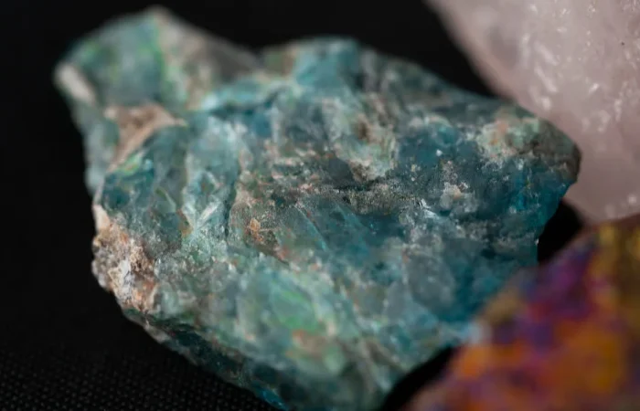 ما هو الحجر الكَبّ (الخام) وما هي استخداماته في البناء والتصدير؟