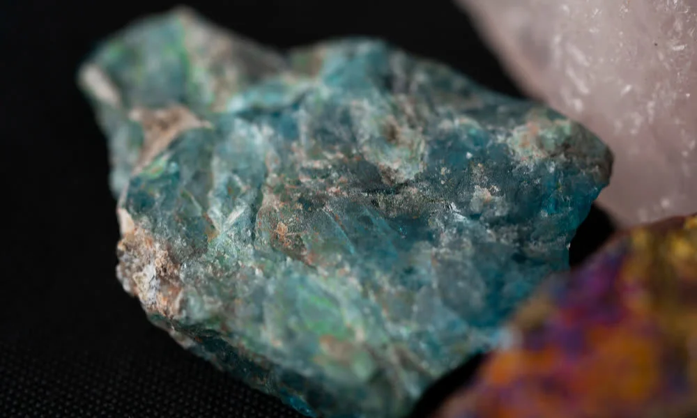 ما هو الحجر الكَبّ (الخام) وما هي استخداماته في البناء والتصدير؟